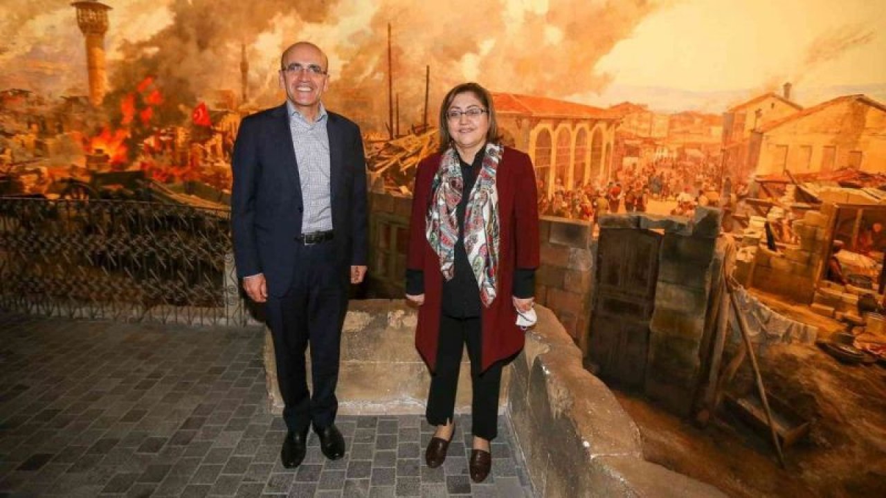 Eski Devlet Bakanı Şimşek: “Şahin’in küresel vizyonunu şehre çok büyük ödüller getirdi”