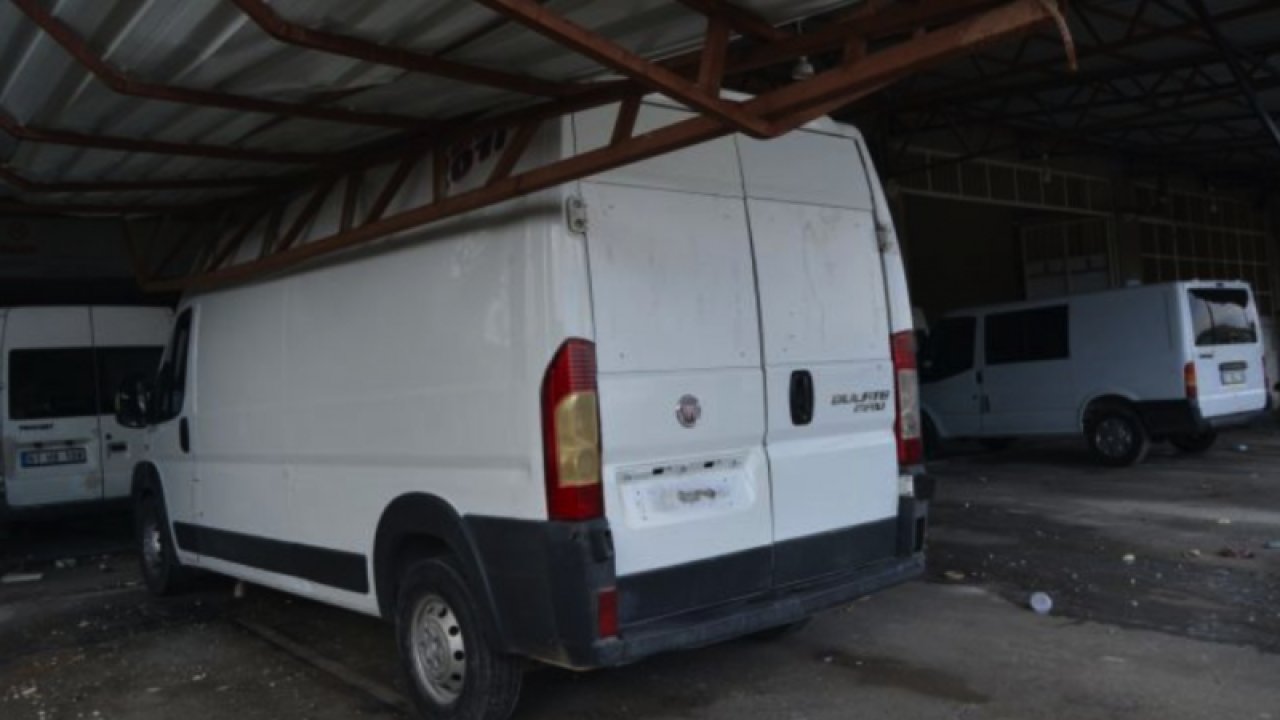 Son Dakika: Video Haber...Gaziantep'te fırtına çatıları uçurdu! Çatıların Uçma Anı Kameralara Yansıdı