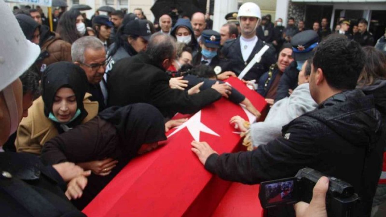 Şehitler Gaziantep'e ve İstanbul'a Göz Yaşlarıyla uğurlandı! Törende şehitlerin yakınları ve polis arkadaşlarına gözyaşlarına boğuldu