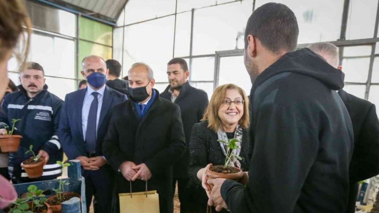 Gaziantep Büyükşehir Belediye (GBB) Başkanı Fatma Şahin Madde bağımlısı gençlerle birlikte fidan dikti