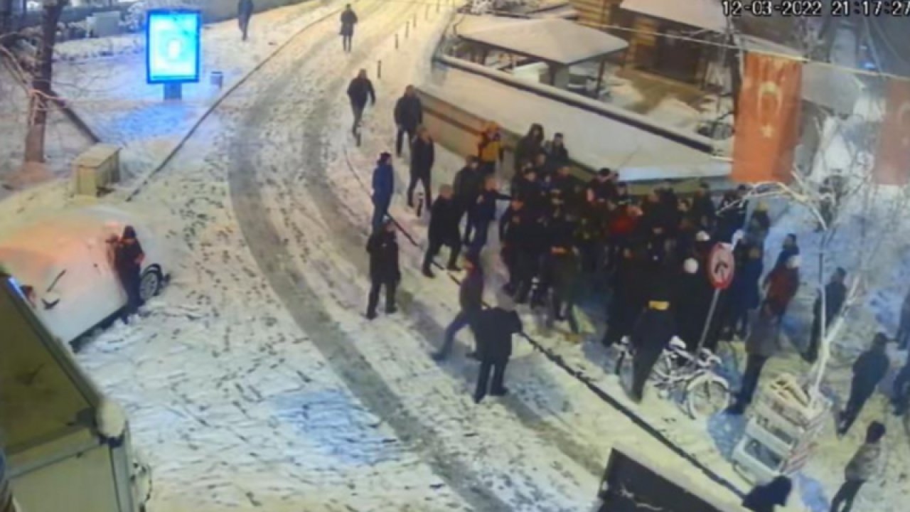 Kartopu savaşında dehşet anları: Silahla 6 kişiyi yaraladı...O Anlar Kamerada!