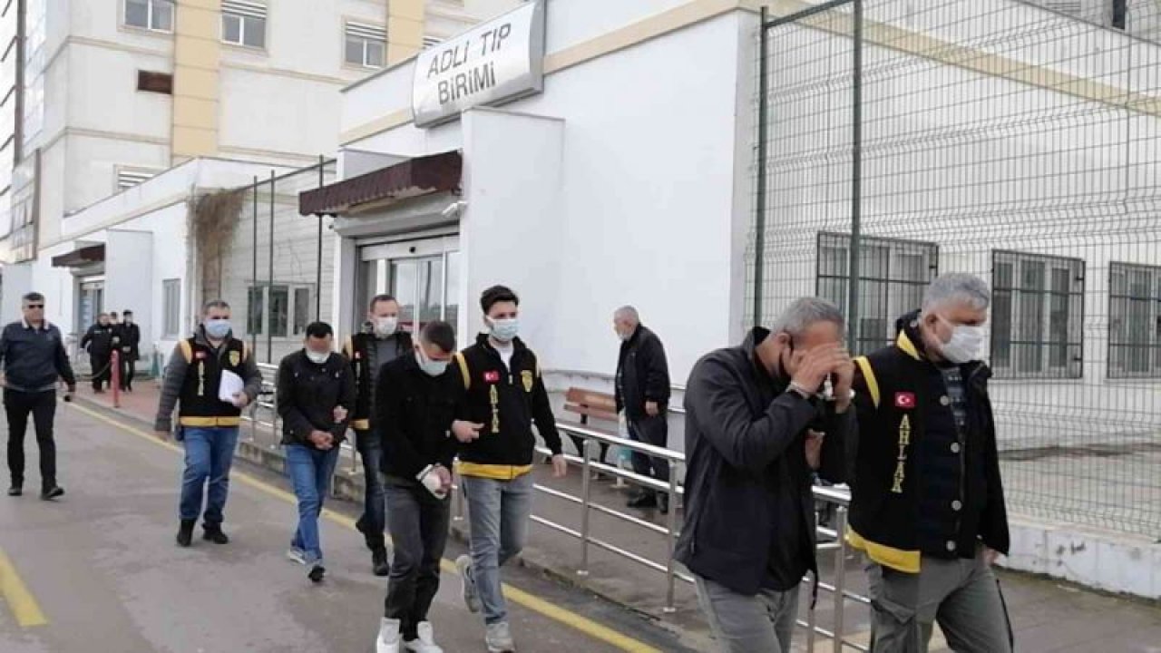 Son Dakika:Video Haber...Gaziantep otoyolunda 6 kadına zorla fuhuş yaptıran 7 zanlı tutuklandı