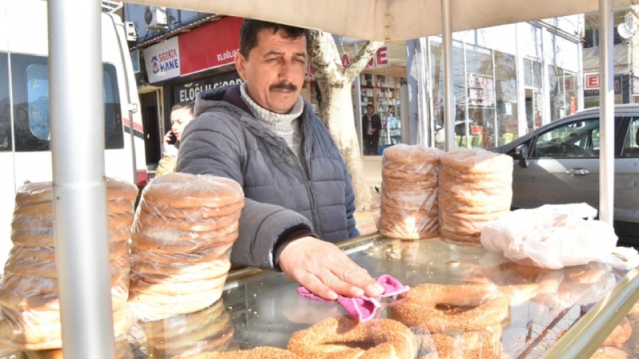 Kahramanmaraş'ta simitçi bulduğu altınları sahibine ulaştırdı