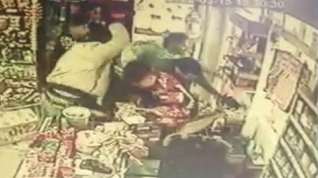 Kargo ücretini ödemek istemedi bıçaklandı...Bıçaklanma Anları Kameraya Yansıdı