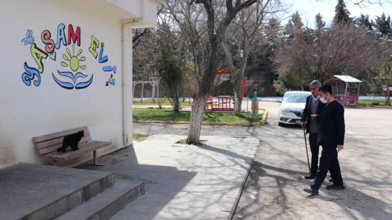 Tekerlekli sandalyeyle geldiği merkezden yürüyerek çıktı