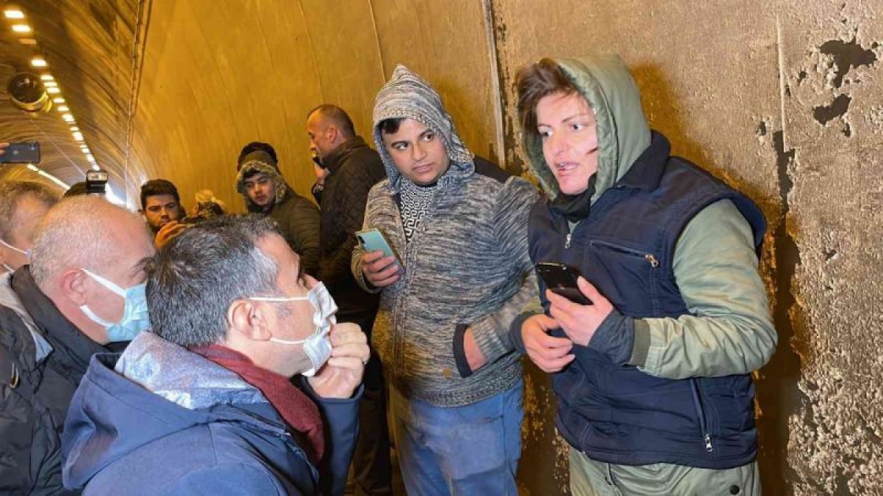 Son Dakika: 18 aracın karıştığı Feci Zincirleme Kaza: 32 Kişi Yaralandı! 18 aracın karıştığı kazanın ardından