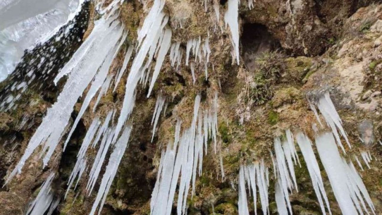 Kahramanmaraş'ta mağaralarda dev buz sarkıtları oluştu