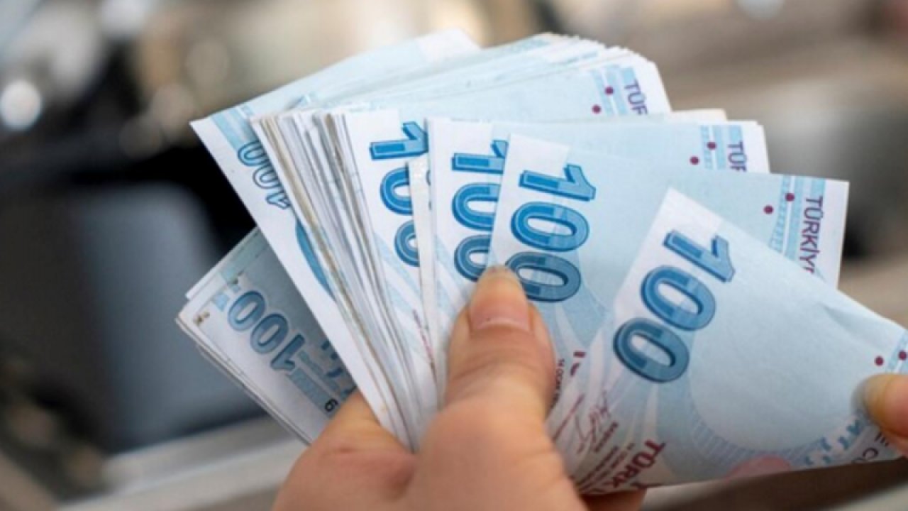 SONDAKİKA Şehit yakınları ve gazilere maaş ve ikramiye müjdesi. Maaşlara ve emekli ikramiyesine yüzde 73 zam geldi. Aylık 2600 liraya çıkarılırken, emeklinin bayram ikramiyesinde de artış yapıldı