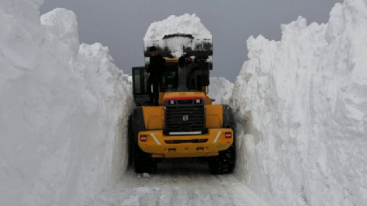 Kahramanmaraş'a kar engeli! Kahramanmaraş'ta yoğun kar: Çağlayancerit-Nurhak yolu kapandı