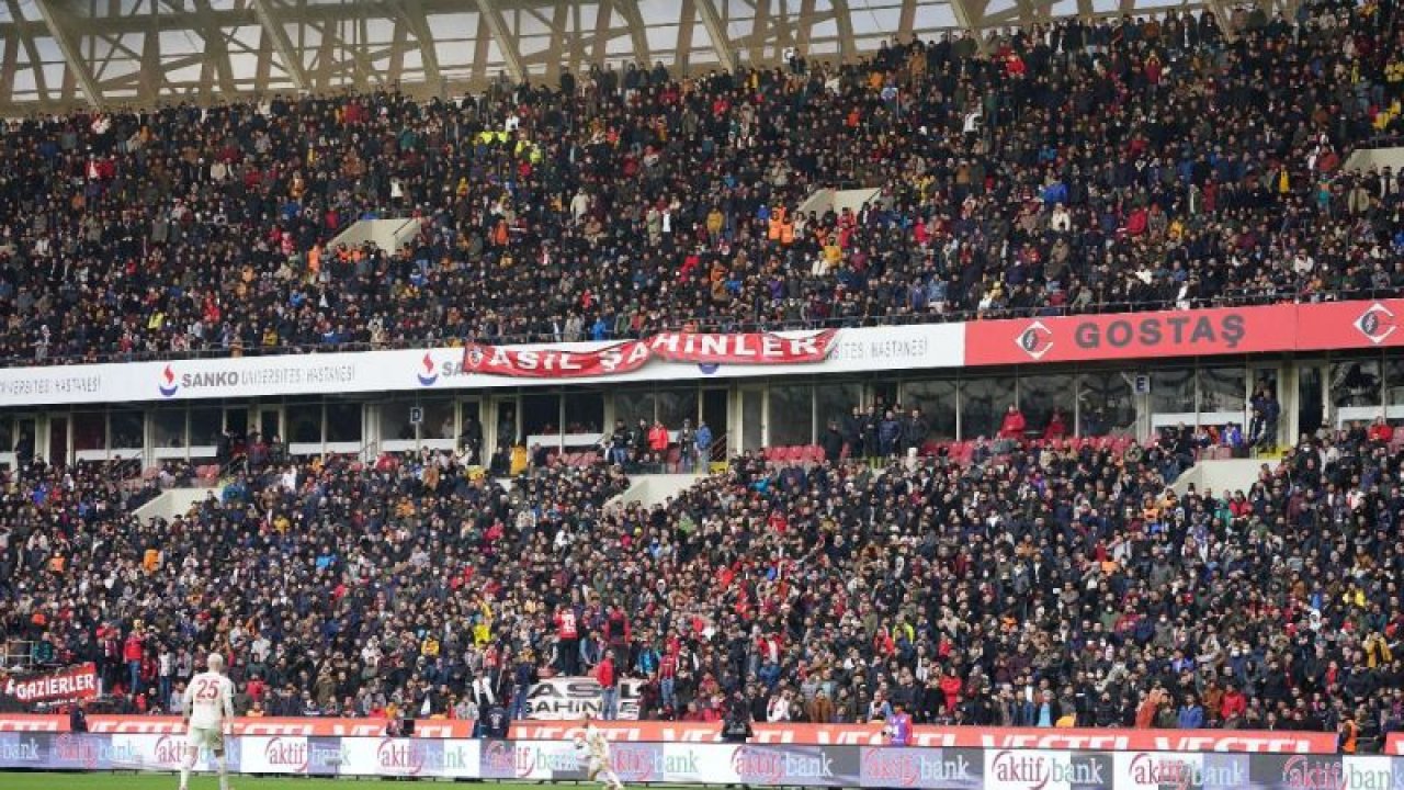 Tribünler tıklım tıklım