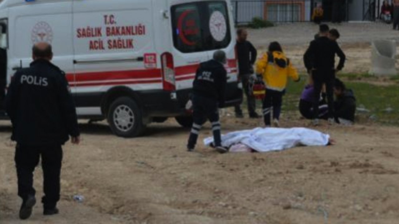 Kızı "Baba yapma, annemi öldürme" diye yalvardı ama boşanmak isteyen eşini acımadan öldürdü!