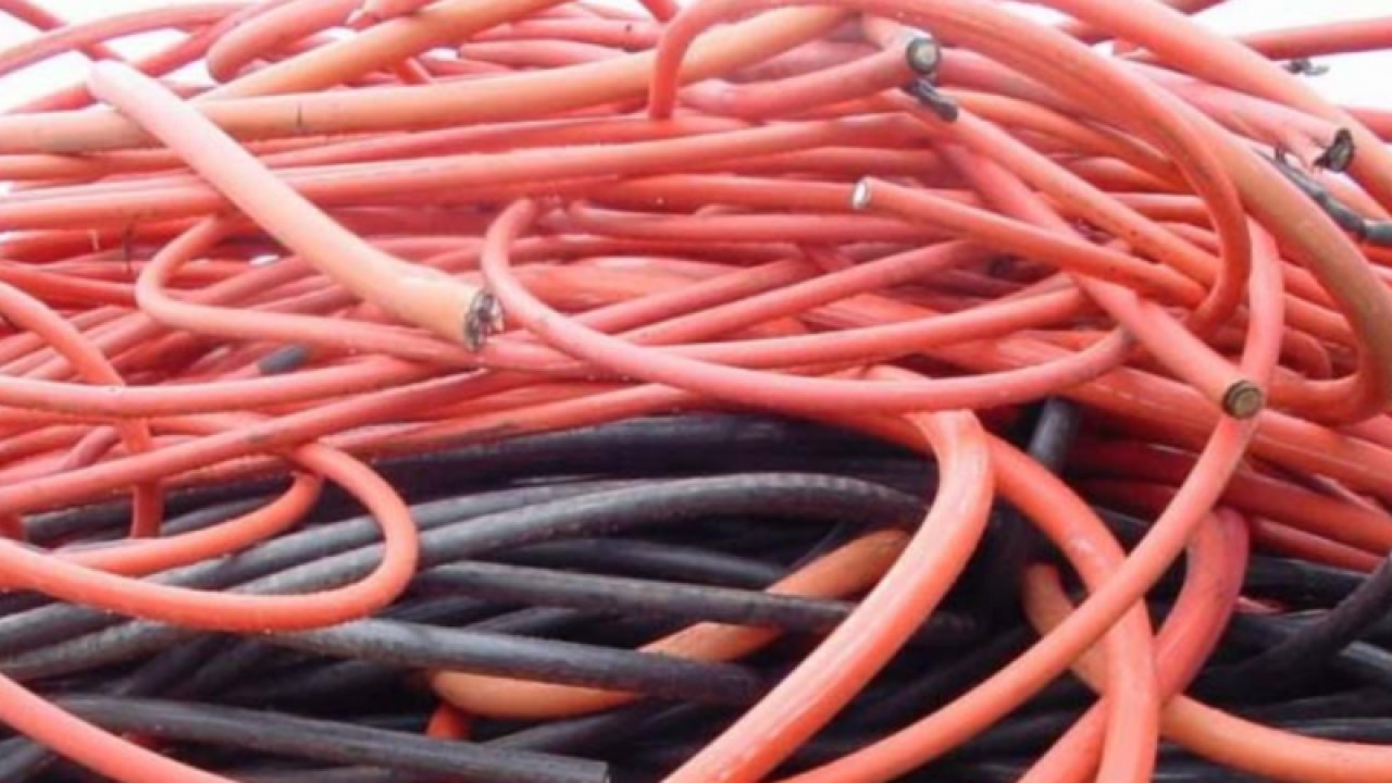 Gaziantep'te evlerin ve işyerlerinin elektrik, internet kablolarına dadanan hırsızlar yakalandı