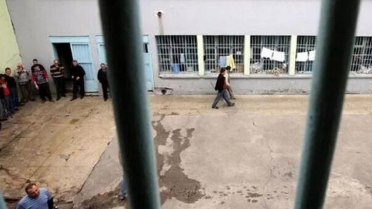 Binlerce hükümlü ve hükümlü ailesi Mart ayının sonuna yaklaşırken açık cezaevi izinleri ne zaman bitecek sorusunu gündeme getirdi. Açık cezaevi izinleri bitecek mi, uzayacak mı? 2022 Açık cezaevi izinleri son tarih