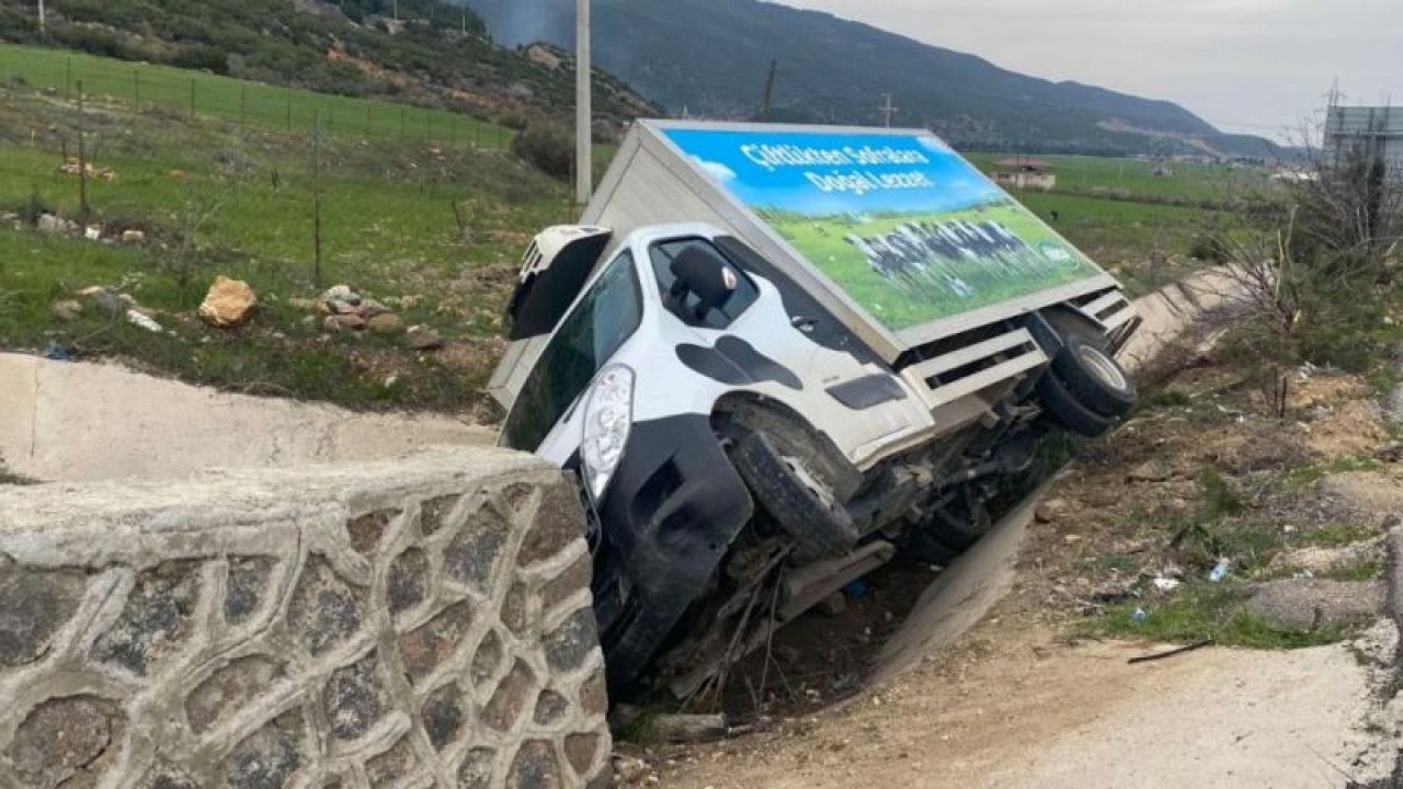 Gaziantep'te kamyonun şarampole devrildi!  Öü ve Yaralı Var mı?