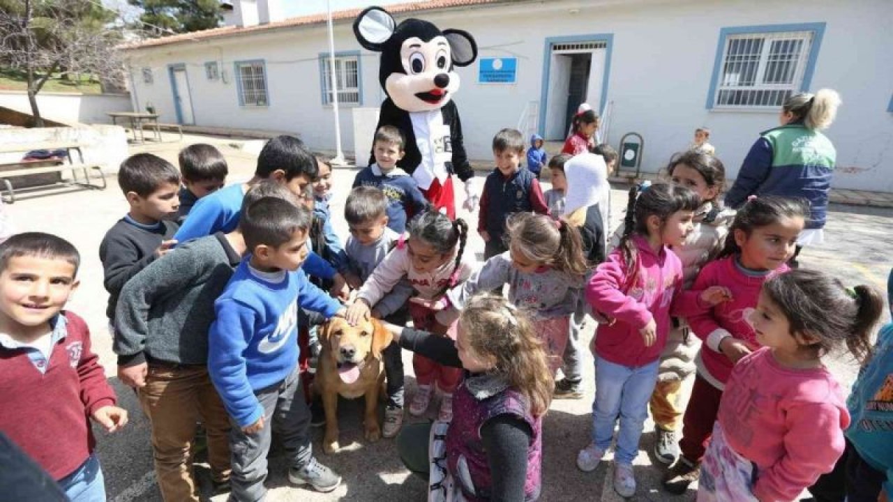Büyükşehir miniklere hayvan sevgisi aşılıyor