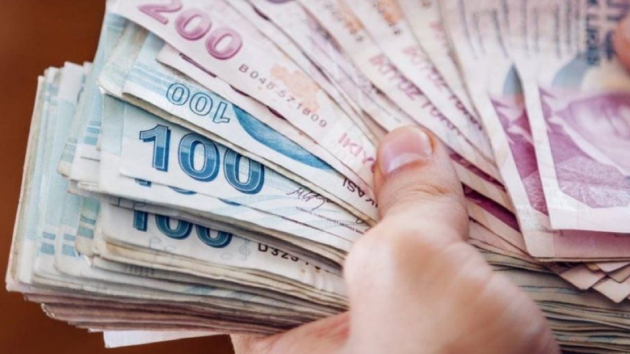 Bankadan kredi alan vatandaşlara müjdeli bir haber geldi.  Bankalarda yeni dönem başlıyor. Kredisini erken kapatan vatandaşa ceza yok. Tüketici Kanunu'nda değişiklik yapıldı, vatandaşa müjde geldi