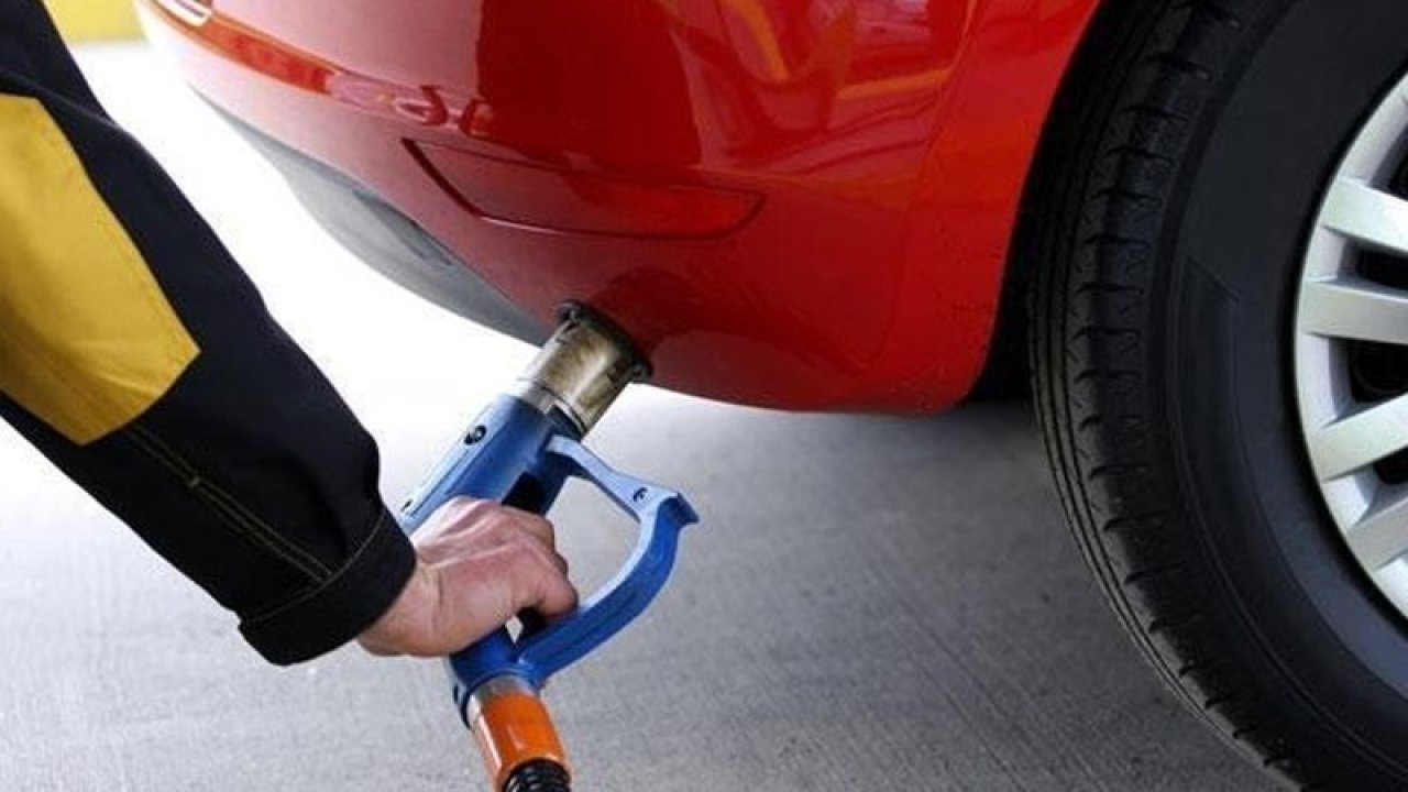Gaziantepliler DİKKAT!LPG'ye bir dev zam daha kapıda Akaryakıta gelen dev zamların ardından benzin ve motorin fiyatlarına son bir haftadır az da olsa indirimler yapılmaya başlanmıştı. Ancak LPG'ye pazartesi gecesi 