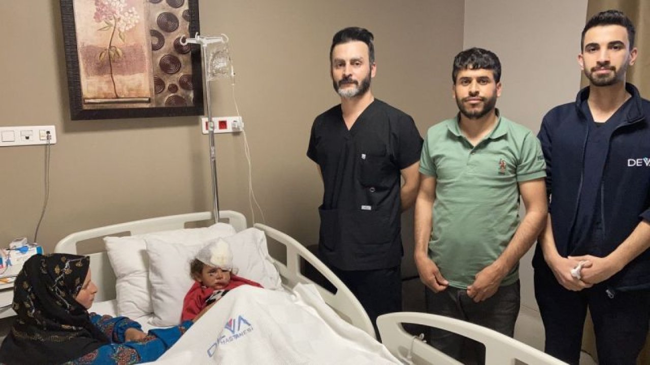Gaziantep Deva Hastanesi'nde Büyük Operasyon! Eşeğin ısırdığı çocuğa boyun bölgesindeki dokudan göz kapağı yapıldı...Video Haber