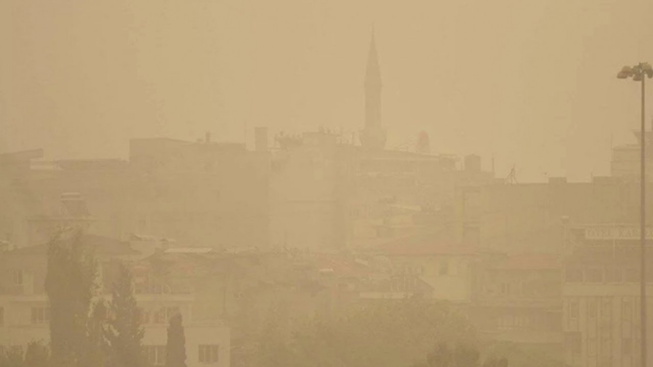 Gaziantep Valiliği'nden uyarı yapılmıştı! Çöl tozu yurda ulaştı: Kum fırtınası iki ilin kara yolunu kapattı