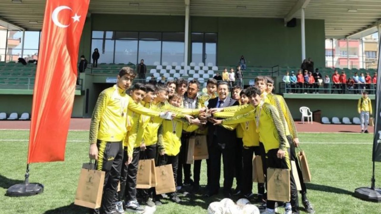 Yeşil sahada başarı parolası: ''Oku-oyna-zinde kal''