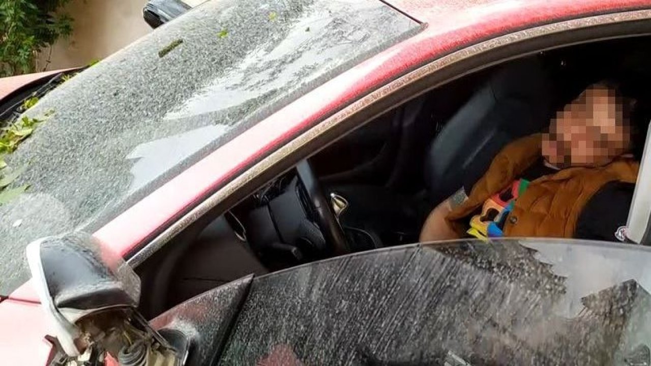 Gaziantep'te uyuyakaldığı park halindeki araç, geri manevra ile bir kreşin bahçesine daldı