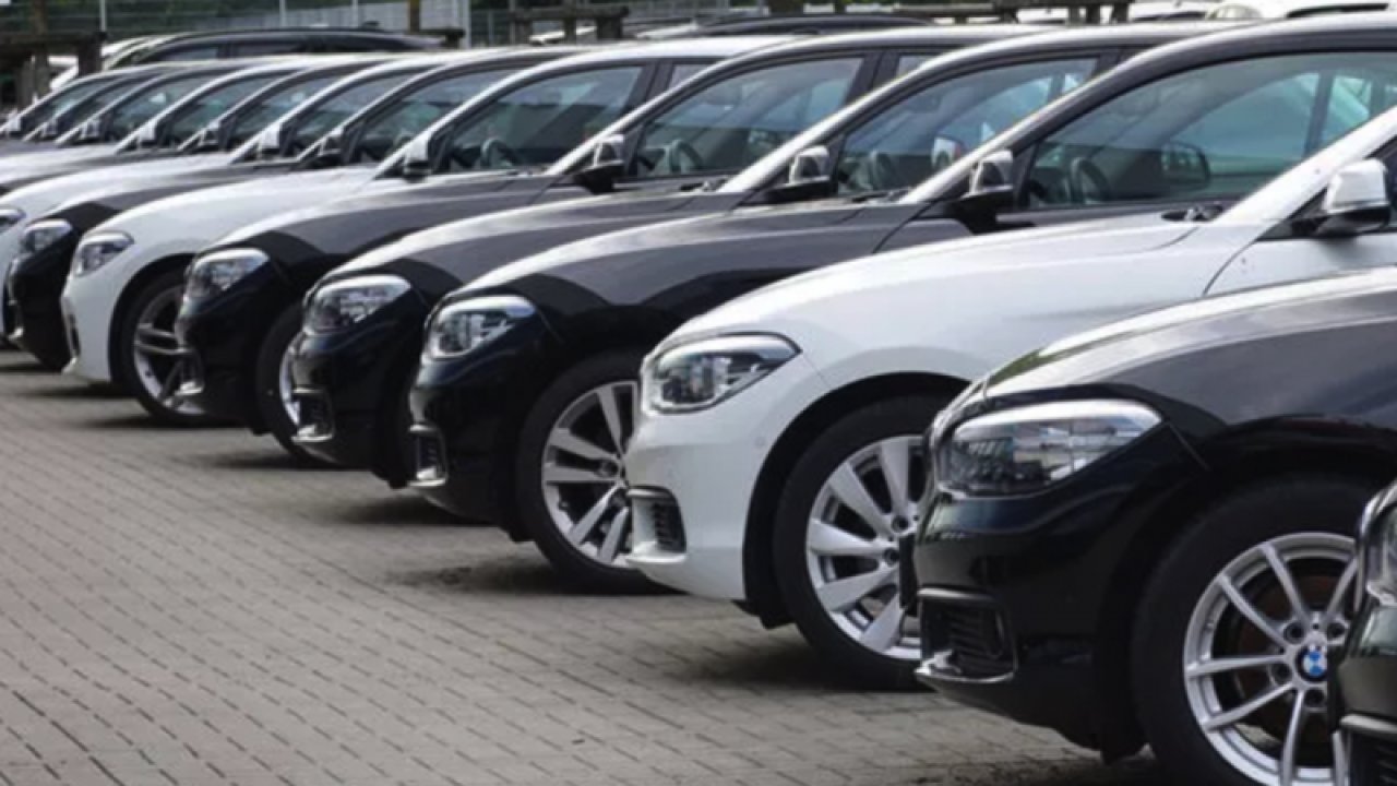 Bu araçlar zamlara direniyor! Bu arabalar yakıtı adeta kokluyor: İşte en az yakan otomobiller