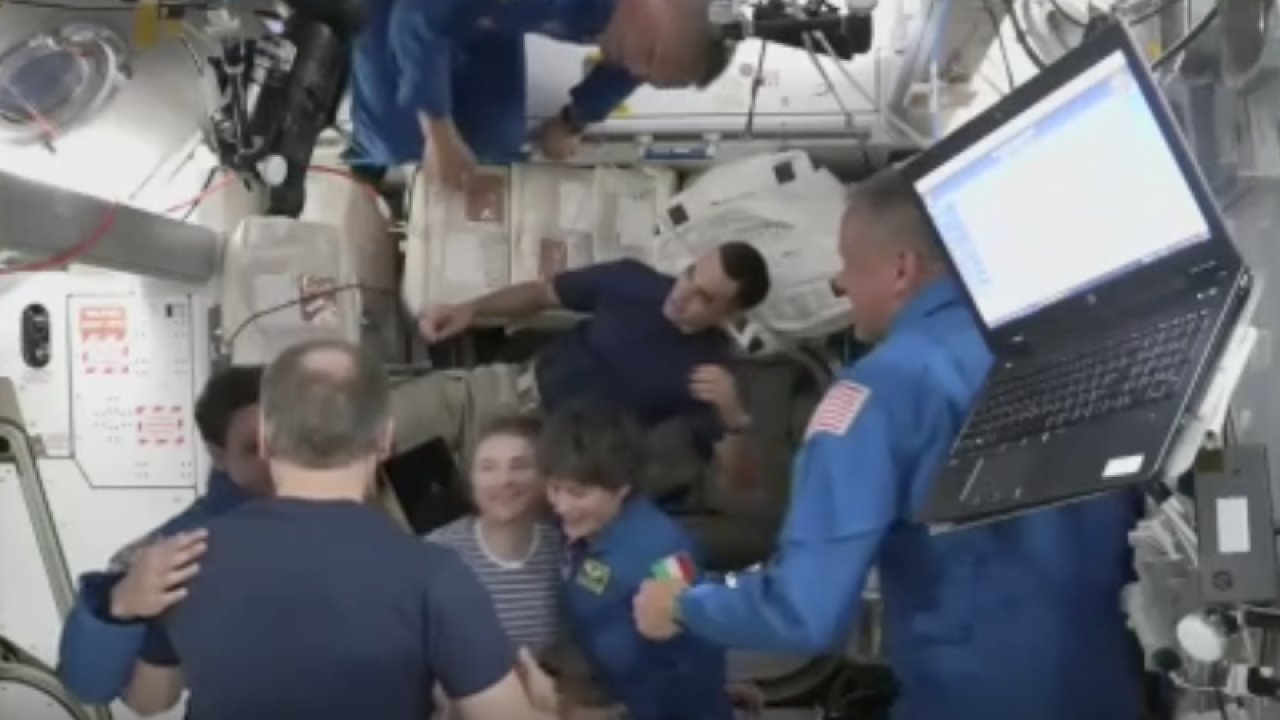 SpaceX’in 4 astronotu taşıyan “Freedom” kapsülü Uluslararası Uzay İstasyonu’na ulaştı