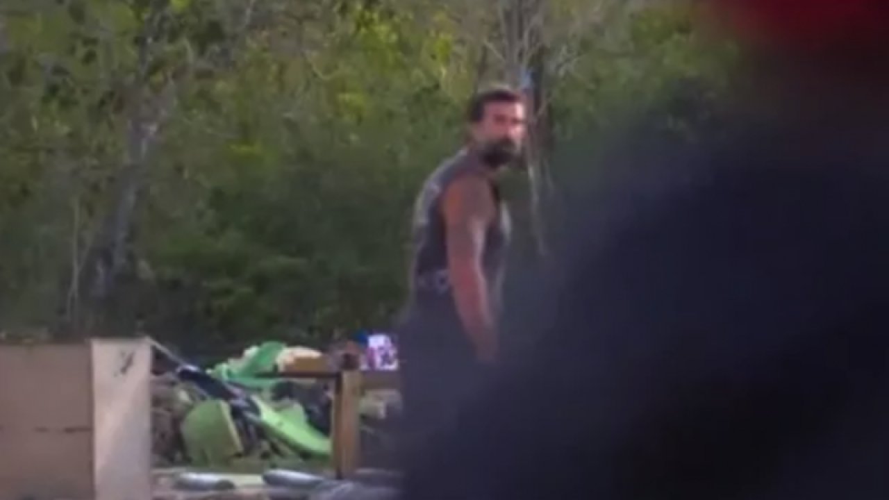 Survivor'da ortalık yine karıştı! Acun Ilıcalı o anları paylaştı: Çalışanlar Hikmet ve Gökhan'ı zor ayırdı! Hikmet, Adem ve Gökhan arasında yaşanan tartışma çıktı