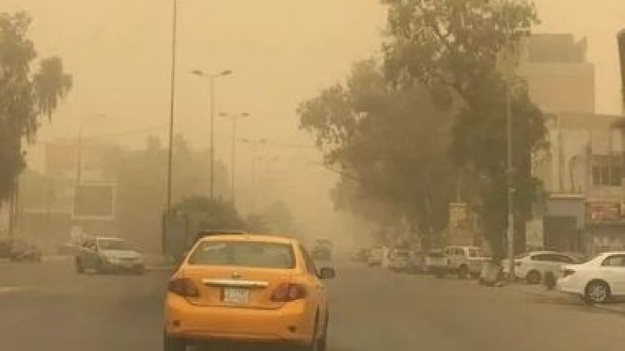 Gaziantep'e Yakın Ülke Irak'ta Gaziantep Dahil Birçok İli  Etkileyecek 'KUM FIRTINASI' Başladı...Irak Ve Suriyede 2 Gün Okullar Tatil...
