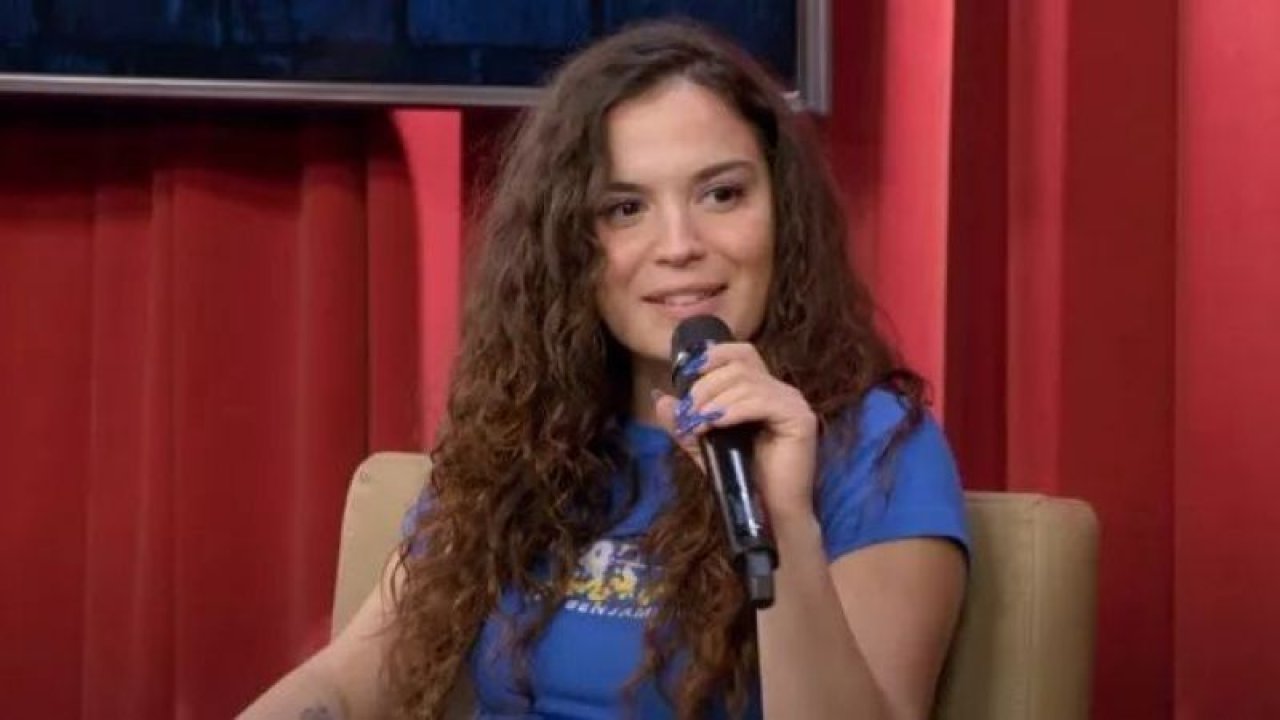 Aslı Bekiroğlu Magazin Gündemini Fethetmeye Devam Ediyor: Pozlarıyla Akılları Baştan Aldı! Bir De Hikayesini Anlattı!