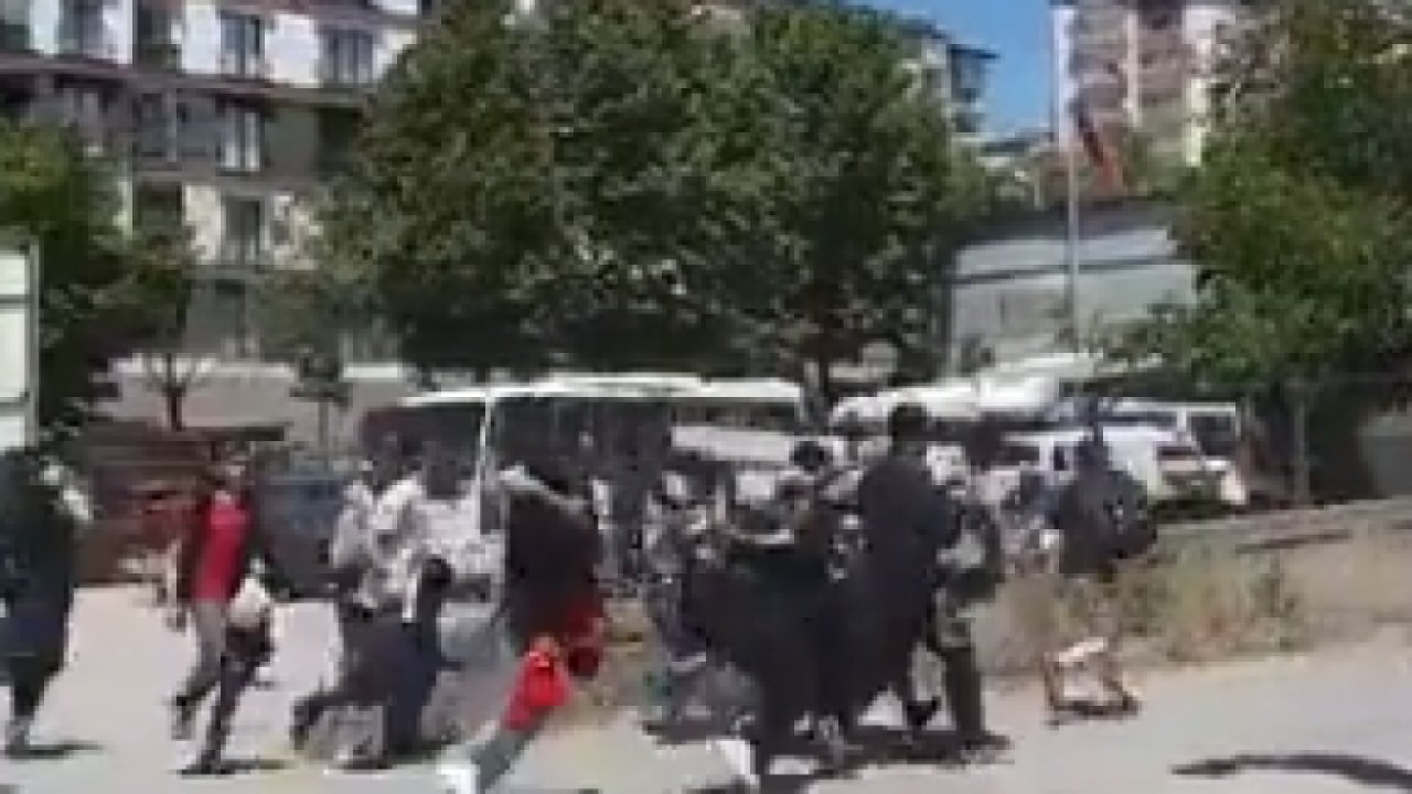 Sosyal medyada gündem oldu! Bir kamyon kaçak şehre dağılmıştı! Valilikten resmi açıklama geldi