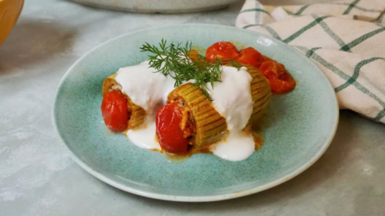 Eltiniz Aşçı Kimmiş Görsün! İşte Harcıyla Baş Döndüren Kıymalı Kabak Dolması!