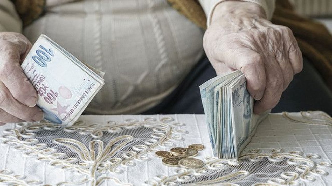 SGK ile 3 Kamu Bankası Arasında Anlaşma İmzalandı: Emeklilere Geri Ödemesiz 750 TL Ödeme Yapılacak!