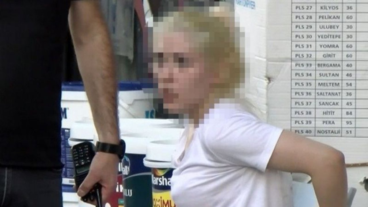 Kız arkadaşını rehin alarak şehrin en işlek caddesine çıktı.Yaşanan olay akıllara durgunluk verdi. Arama kaydı bulunan Raşit Atilla'nın bir pansiyonda kaldığı tespit edild.! Silahlı rehine olayının detayları ortaya çıkt