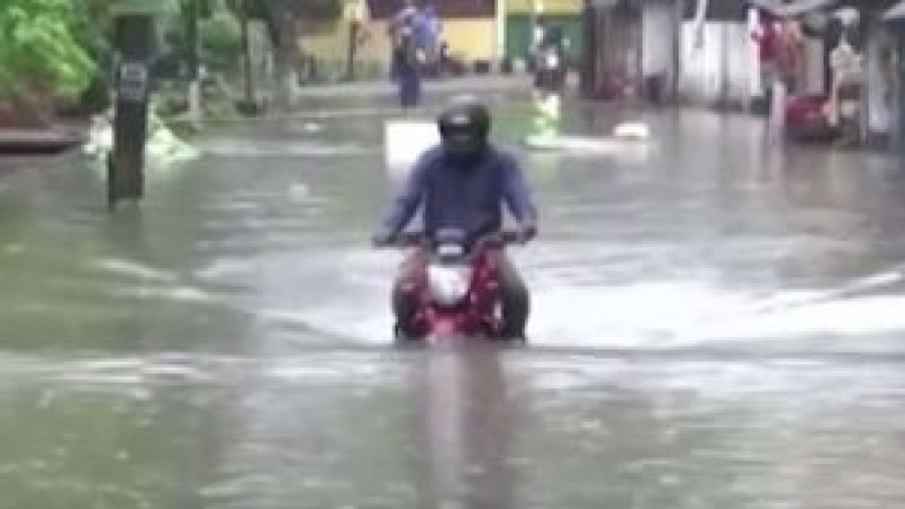 SON DAKİKA: Hindistan’daki selde can kaybı 30’a yükseldi