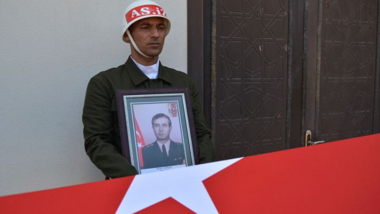 Kıbrıs gazisi emekli Yarbay Gaziantep'te son yolculuğuna uğurlandı