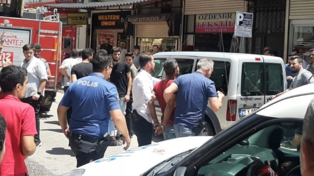 Son Dakika...Gaziantep'te baltayla intihar girişimi! Baltayı kalbine saplamaya çalıştı
