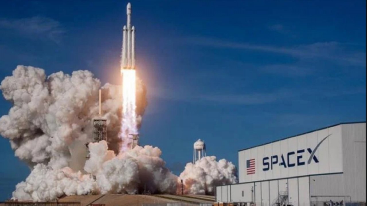SpaceX’in uzaya yapacağı kargo uçuşu ertelendi