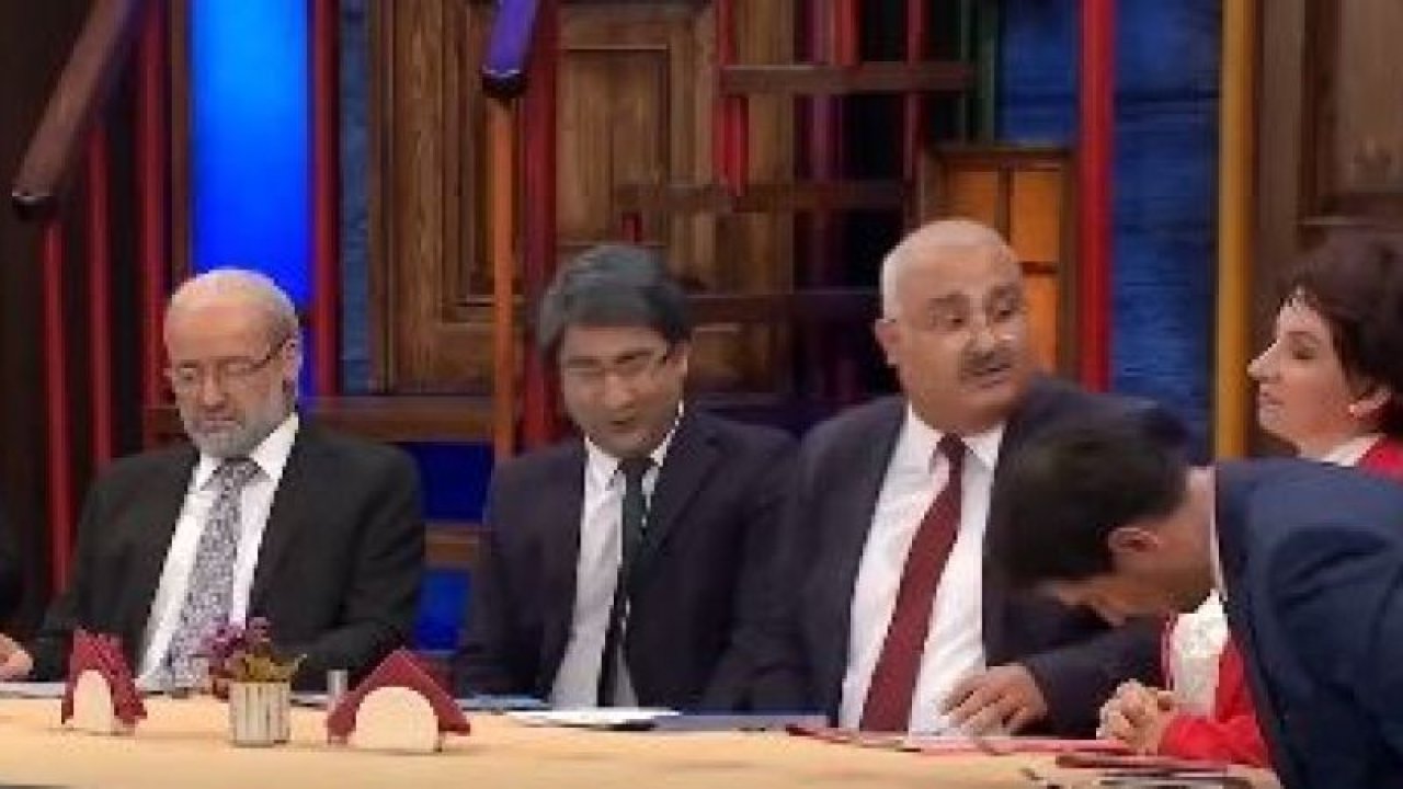 Güldür Güldür'ün 6'lı Masa skeci yine güldürdü! Ekrem İmamoğlu göndermesi olay oldu...TIKLA İZLE