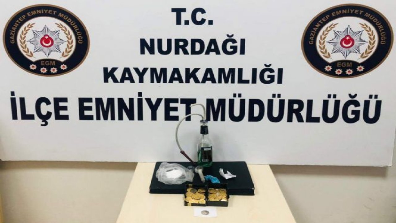 Gaziantep'te tarihi eser operasyonunda 3 şüpheli yakalandı... Tarihi eser olduğu değerlendirilen 47 madeni para ele geçirildi.
