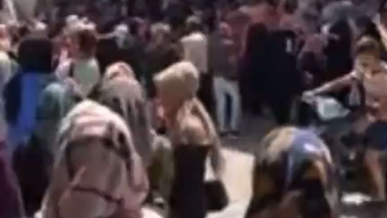 Gaziantep'te Yoksulluk İzdihamı! Gaziantep'te Yüzlerce Vatandaşların Oluşturduğu Yoğunluk Sosyal Medyada gündem Oldu...O Analar Kamerada