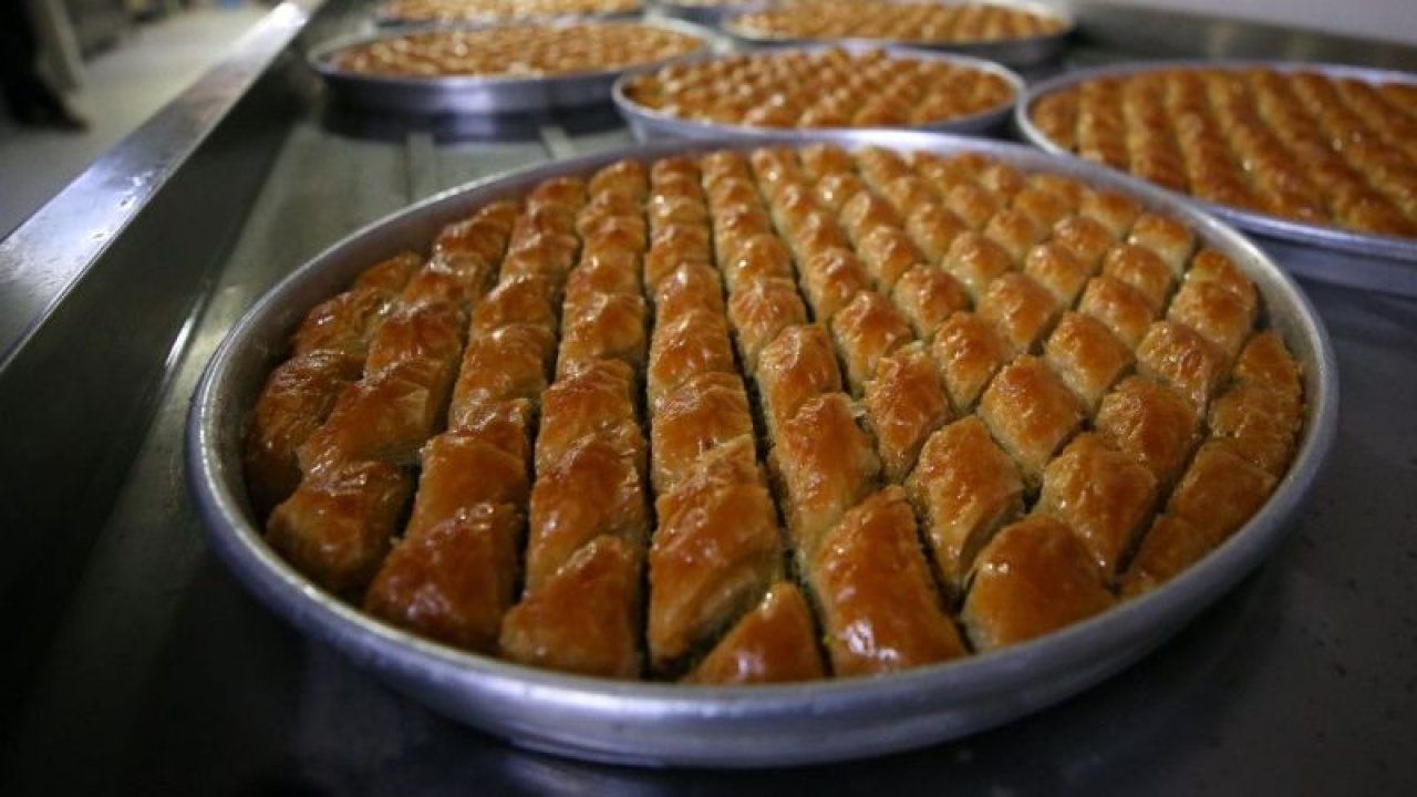 Gaziantep Baklavasını KİM YİYOR? Antep Baklavası'na GASTRONOMİ SÜPRİZİ! Gaziantep'te  Baklava Yiyemeyen Vatandaşlar Var! Baklava ustaları bayram mesaisine girmiş!
