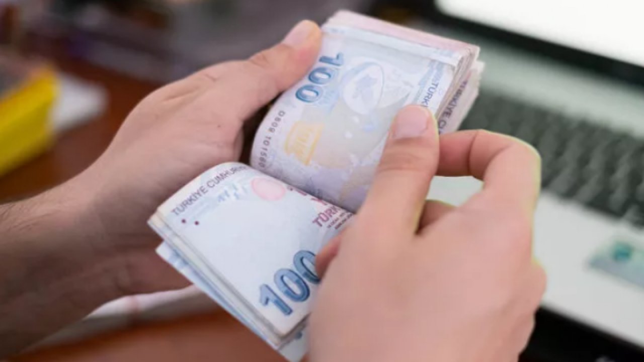 Bayramda çalışan herkesi ilgilendiriyor! Asgari ücretlinin maaşına 823 lira ilave… Resmi tatillerde çalışmak durumunda olanlar fazla mesai ücretini öğrenmek istiyor.