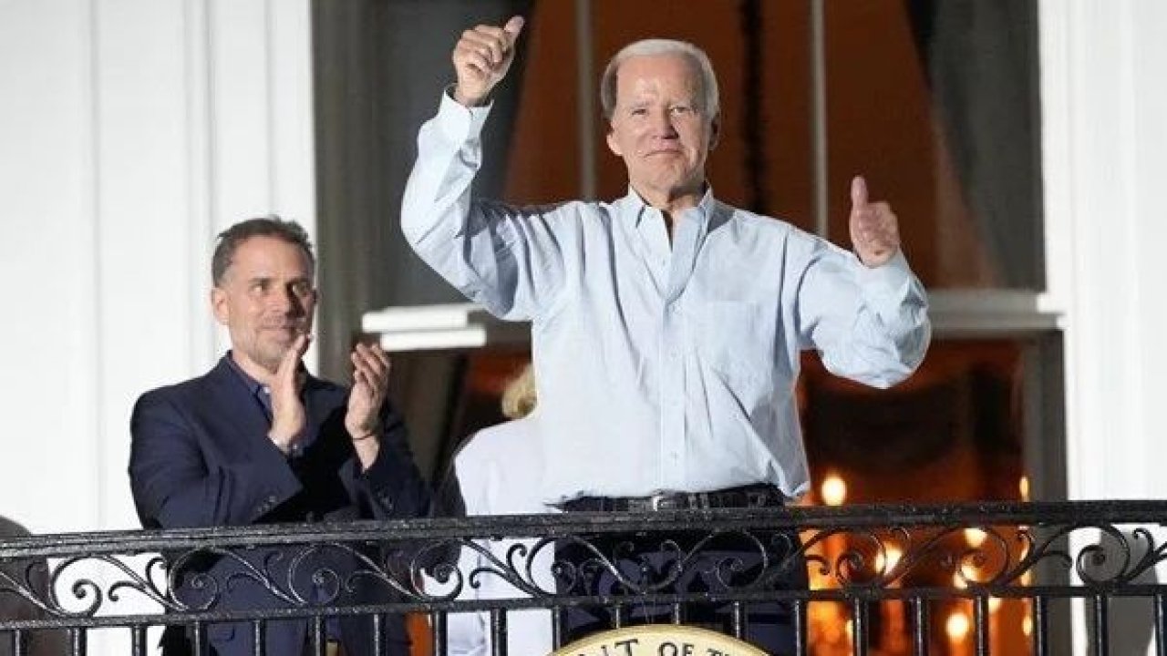 Biden’ın oğlu Hunter Biden'a ait olduğu iddia edilen telefon verileri internete sızdırıldı...