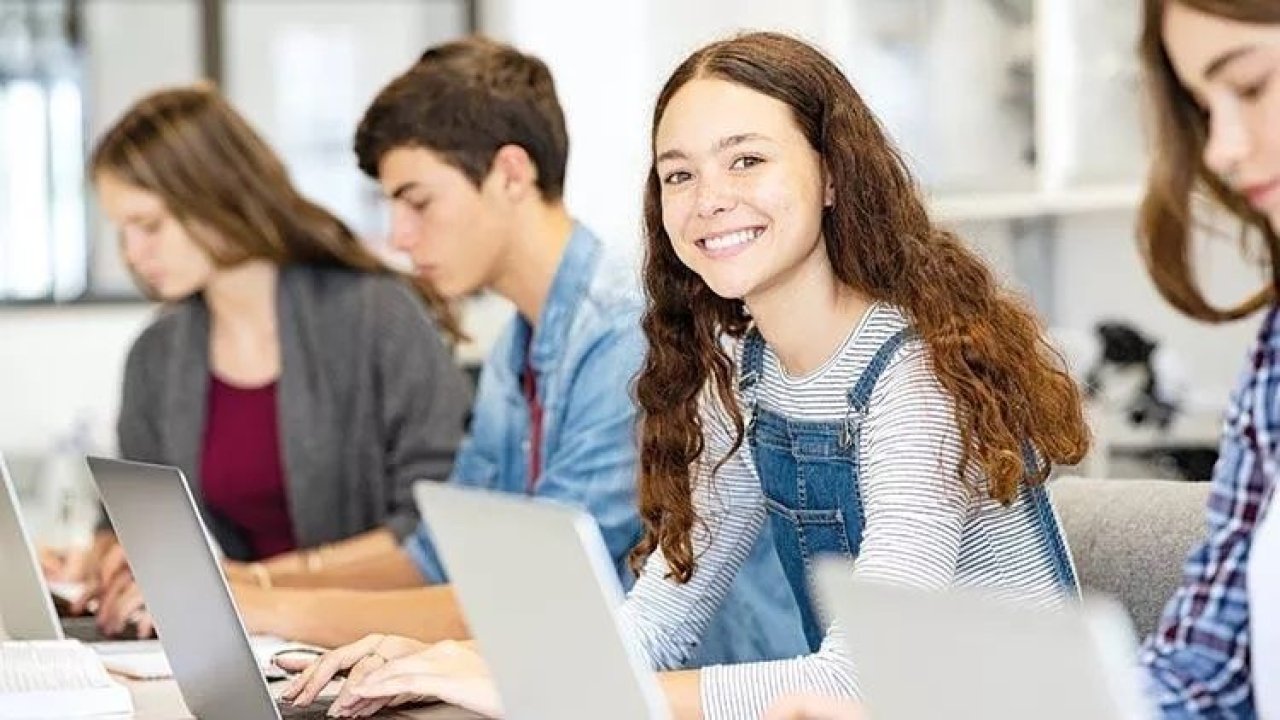 Üniversite Tercihlerini Neye Göre Yapacaklarını Bilemeyen Gençlerin Dikkatine! Türkiye'de En Çok Kazanç Sağlayan Meslekler Açıklandı!