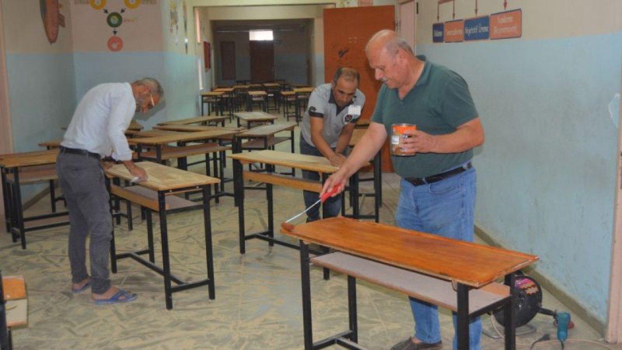 Gaziantep'te İlkokul Müdürü Mehmet Bozkurt'tan Örnek Davranış. Yöneticisi olduğu okulun tadilatında çalışıyor