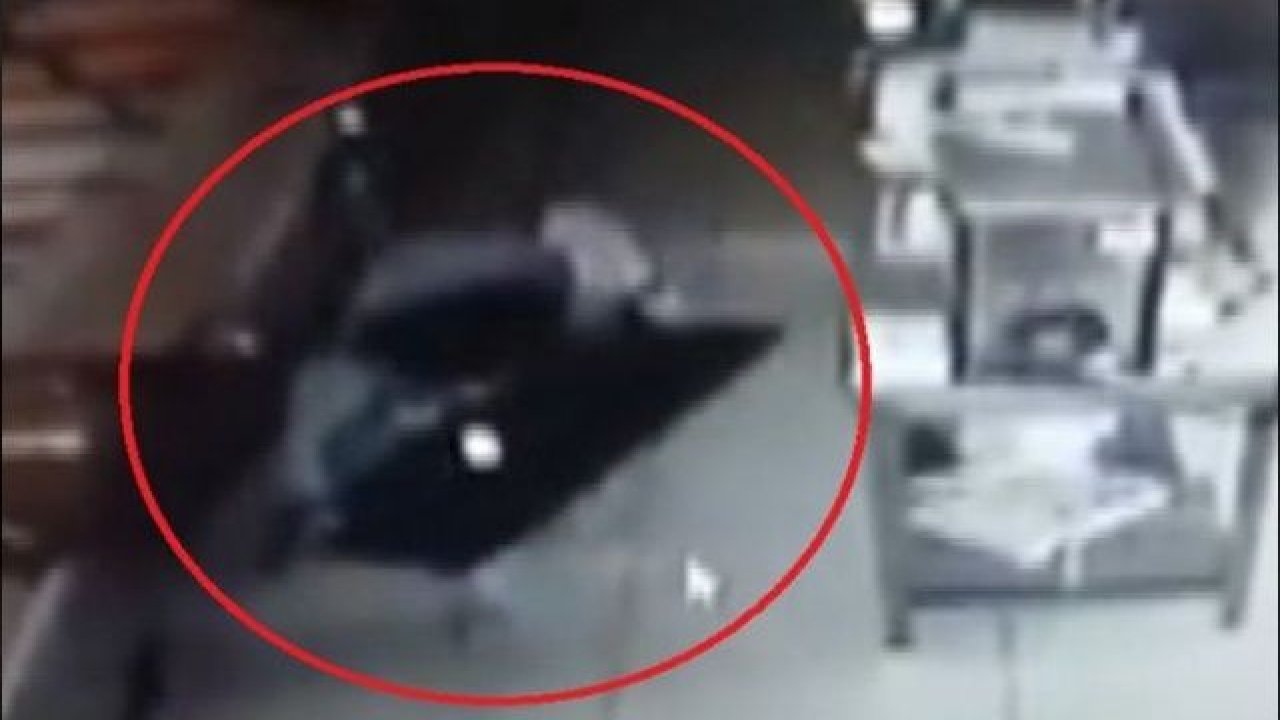 İş yerindeki televizyonu 2 dakikada çaldı