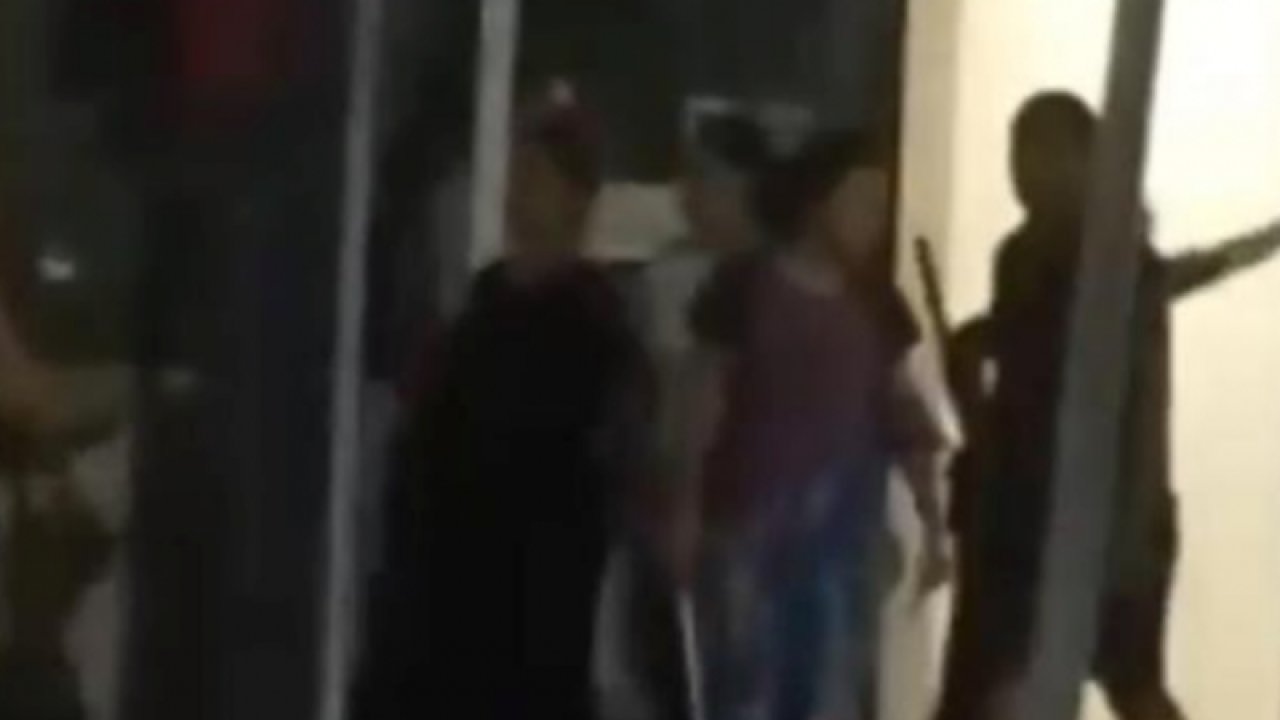 Eli sopalı kadınlar Hastane'nin acil servisini bastı. TIKLA İZLE
