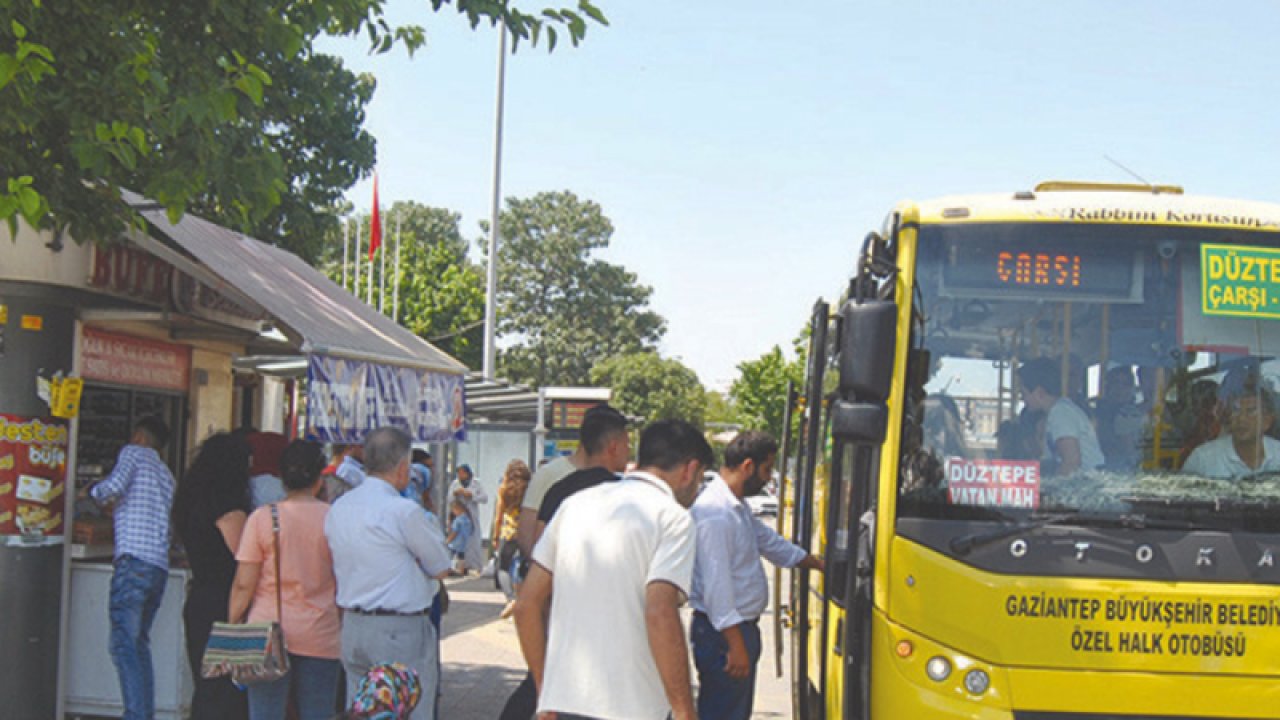 Gaziantep'te Toplu Taşımada Yolculuk Vatandaşa Eziyet Olmaya Başladı...  Vatandaşlar özellikle sabah saatlerinde ek seferler yapılmasını istiyor.