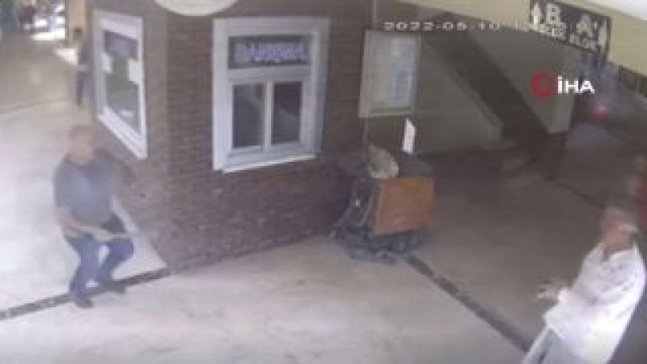 Gaziantep'te Yok Böyle Dehşet Anları Kamerada!Gaziantep'te Doktor Bekir Çelik Husumetlisi Amca Oğlunu Tabancayla Vurup Öldürmüş, 2 Kişiyi de Yaralamıştı İşte O Anlar...